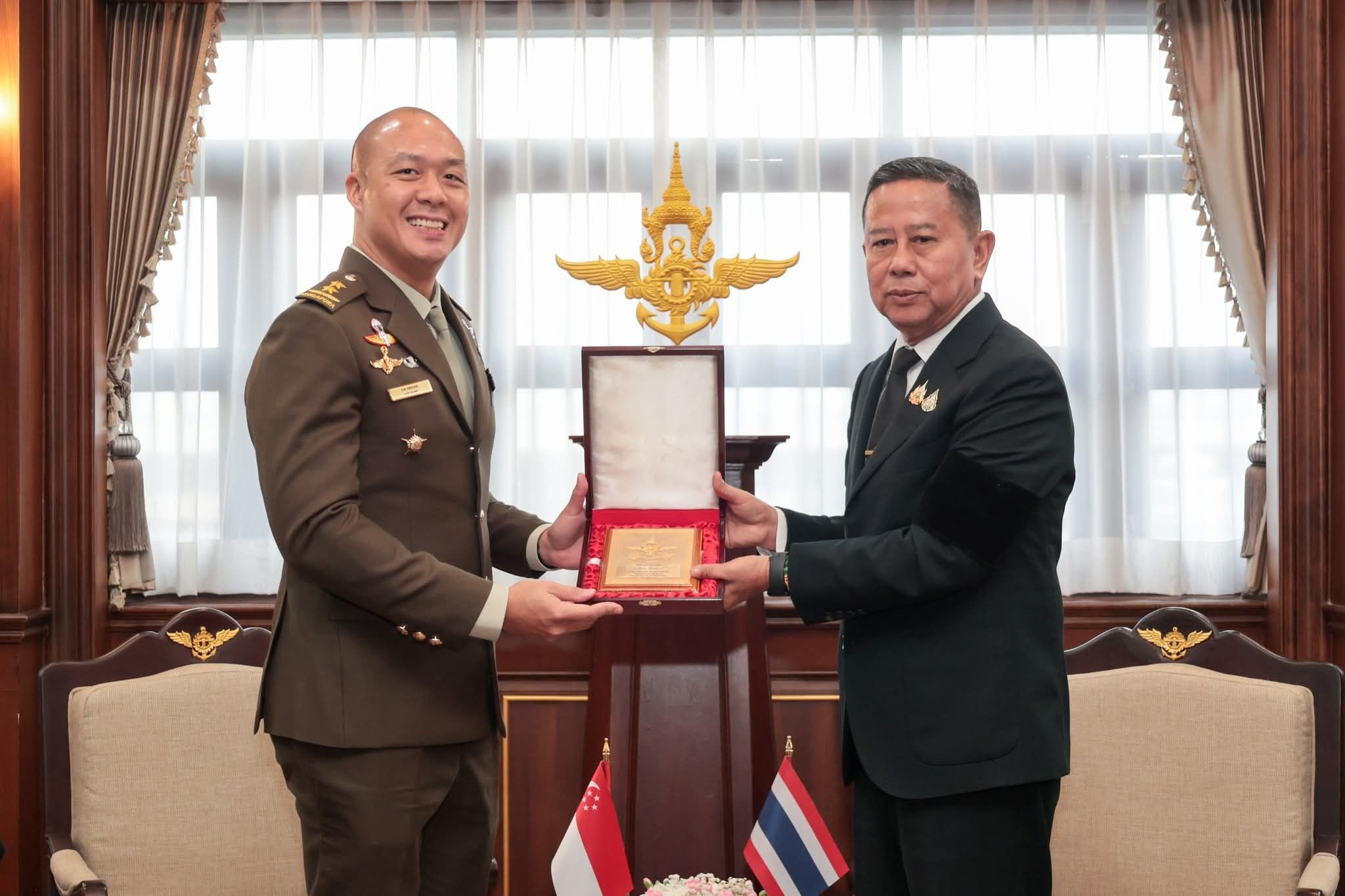 พลโทอดุลย์ บุญธรรมเจริญ รัฐมนตรีช่วยว่าการกระทรวงกลาโหมให้การต้อนรับผู้บัญชาการทหารบกสาธารณรัฐสิงคโปร์