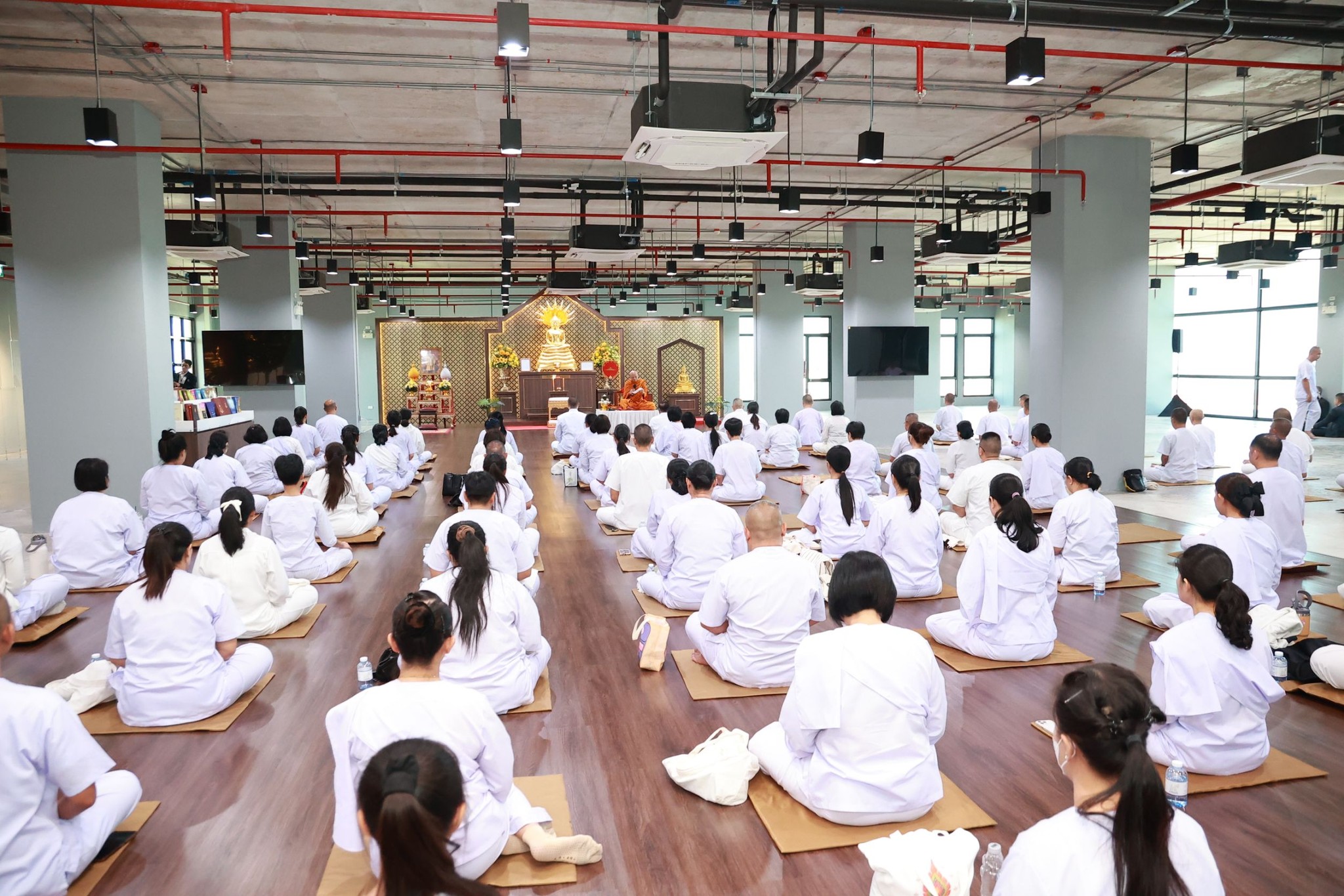 สำนักงานปลัดกระทรวงกลาโหมจัดกิจกรรมปฏิบัติธรรมเทิดพระเกียรติ ร.๙ น้อมสำนึกในพระมหากรุณาธิคุณอย่างหาที่สุดมิได้