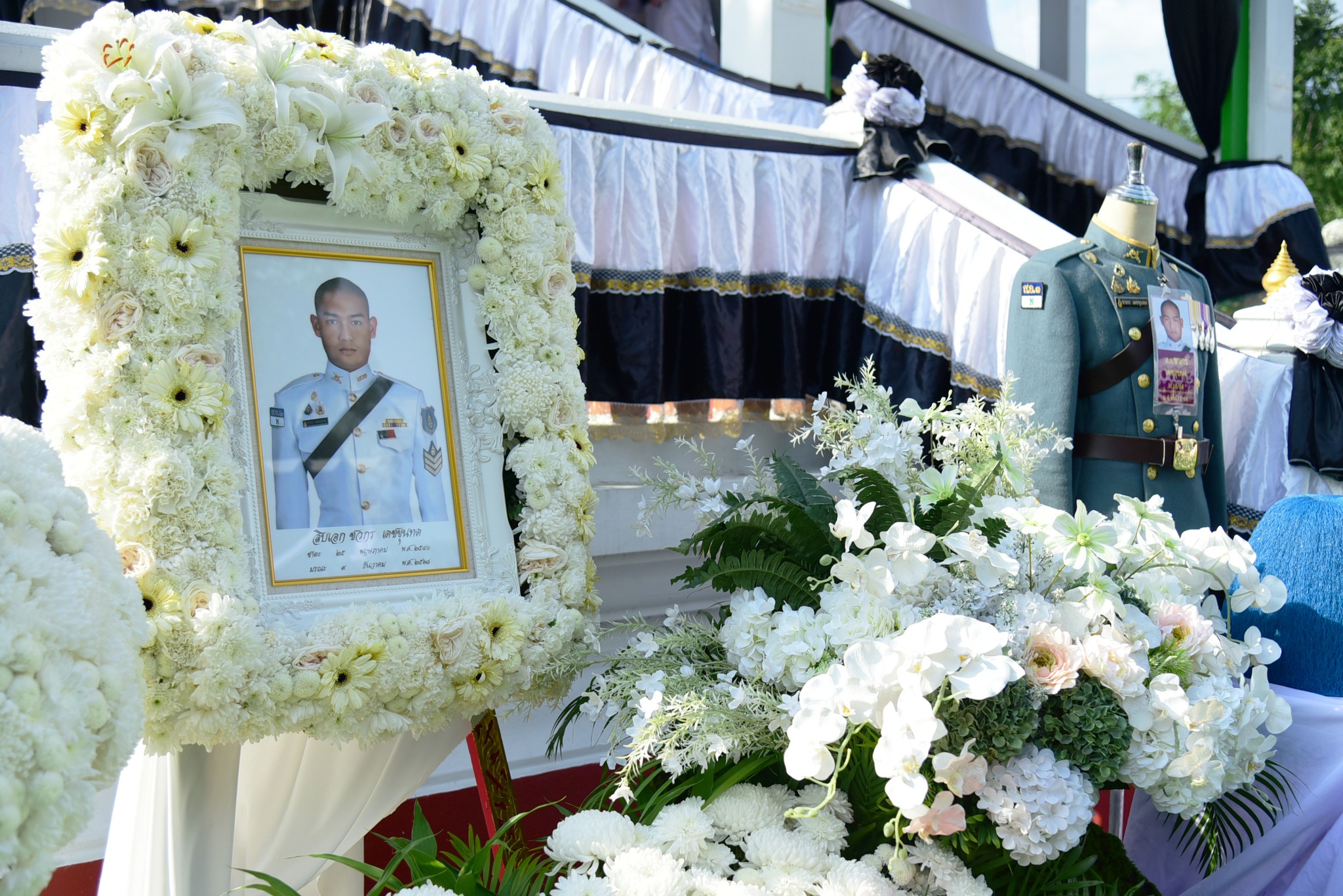 พลเอก ณัฐพล นาคพาณิชย์ รัฐมนตรีว่าการกระทรวงกลาโหมเป็นประธานพิธีพระราชทานเพลิงศพ