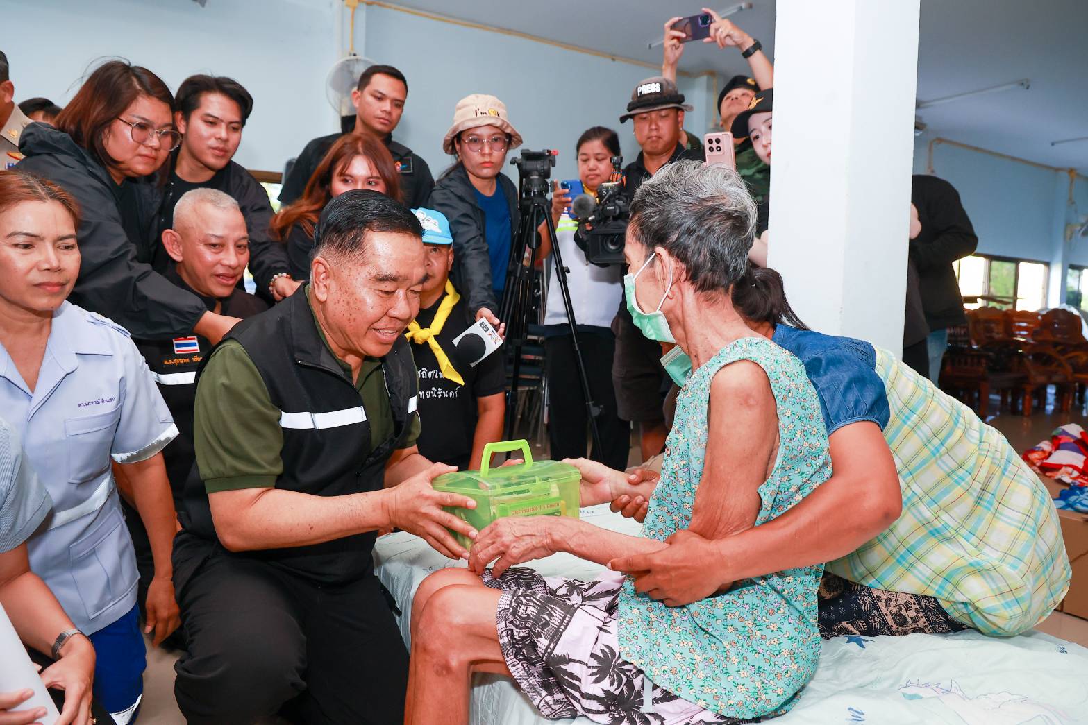 รัฐมนตรีว่าการกระทรวงกลาโหมลงพื้นที่ตรวจเยี่ยมกองกำลังบูรพา และศูนย์พักพิงชั่วคราว