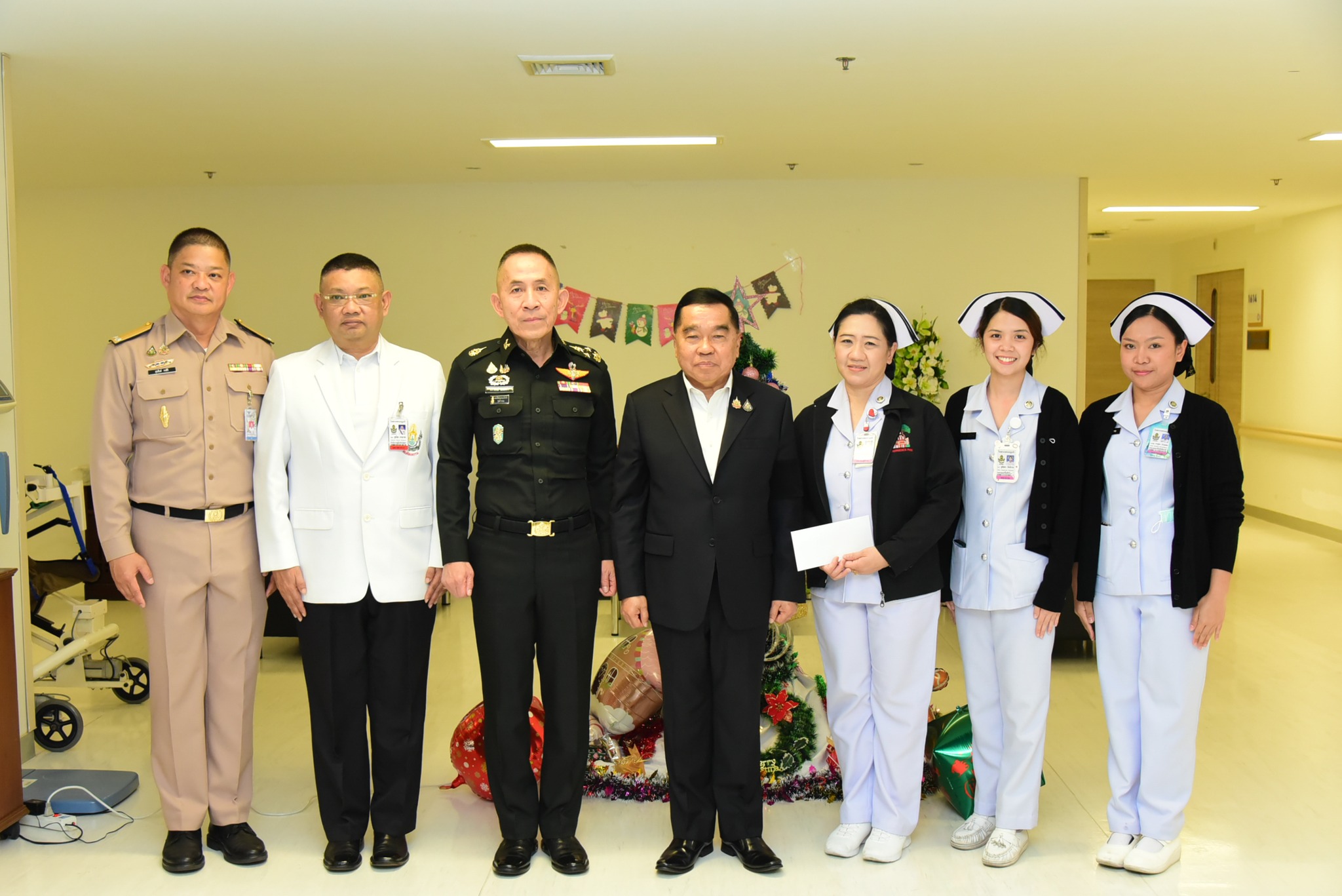 รัฐมนตรีว่าการกระทรวงกลาโหม พร้อมคณะ เยี่ยมบำรุงขวัญทหารกล้า