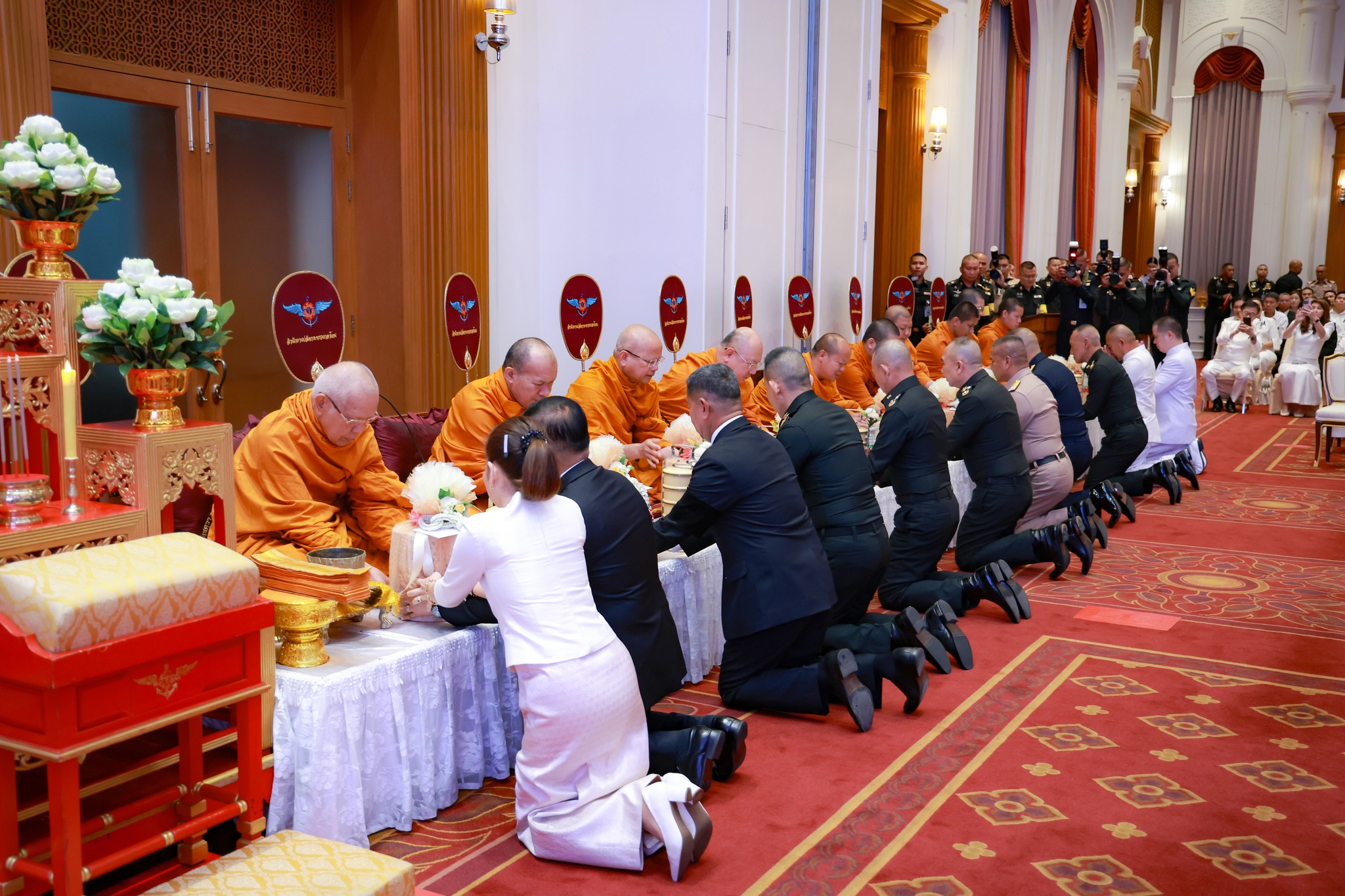 พิธีสมโภชและมอบฉัตรพระพุทธรูป กห., สป., บก.ทท. และเหล่าทัพ