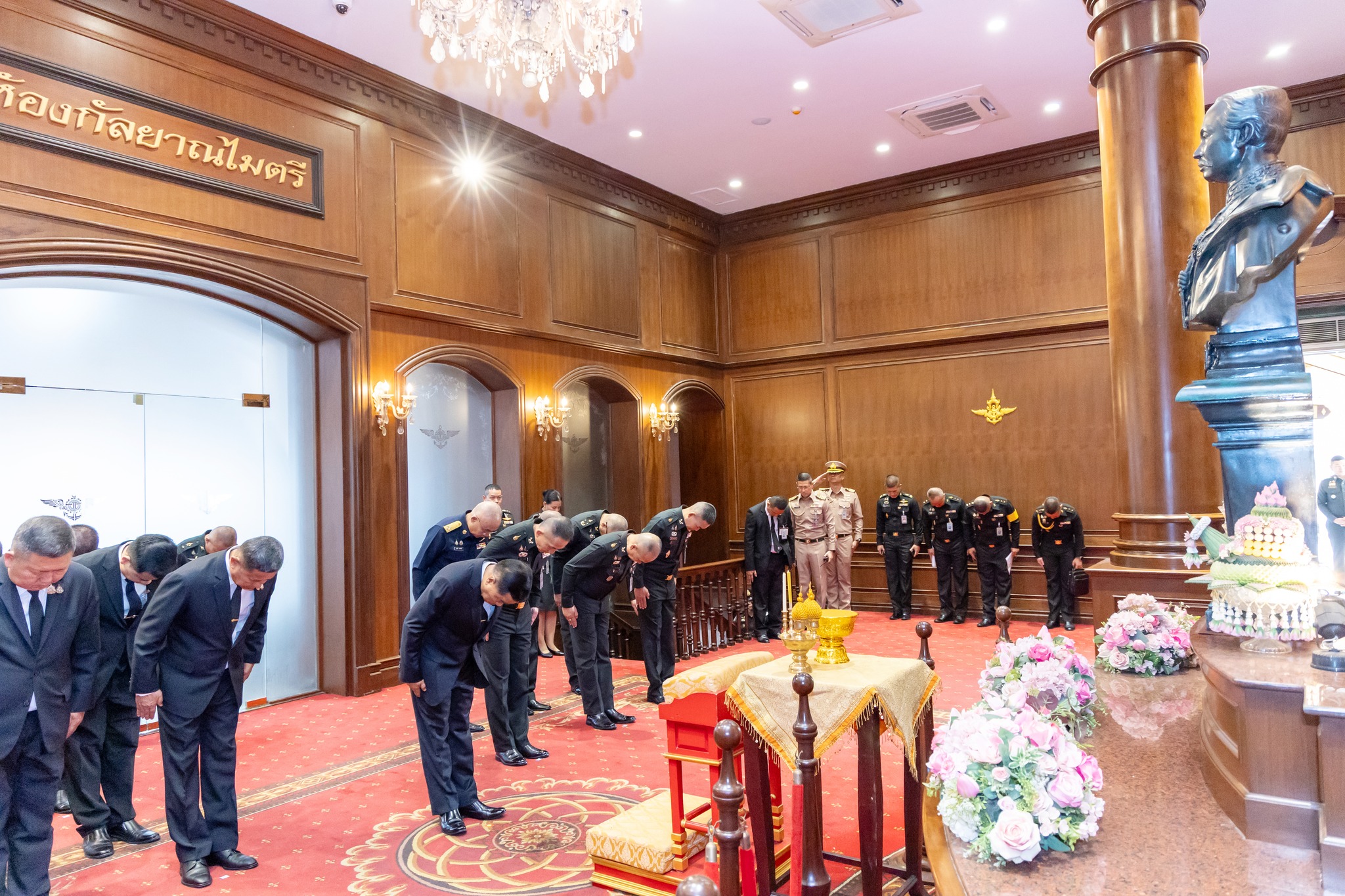 รัฐมนตรีว่าการกระทรวงกลาโหม เป็นประธานในพิธีสักการะสิ่งศักดิ์สิทธิ์ภายในศาลาว่าการกลาโหม