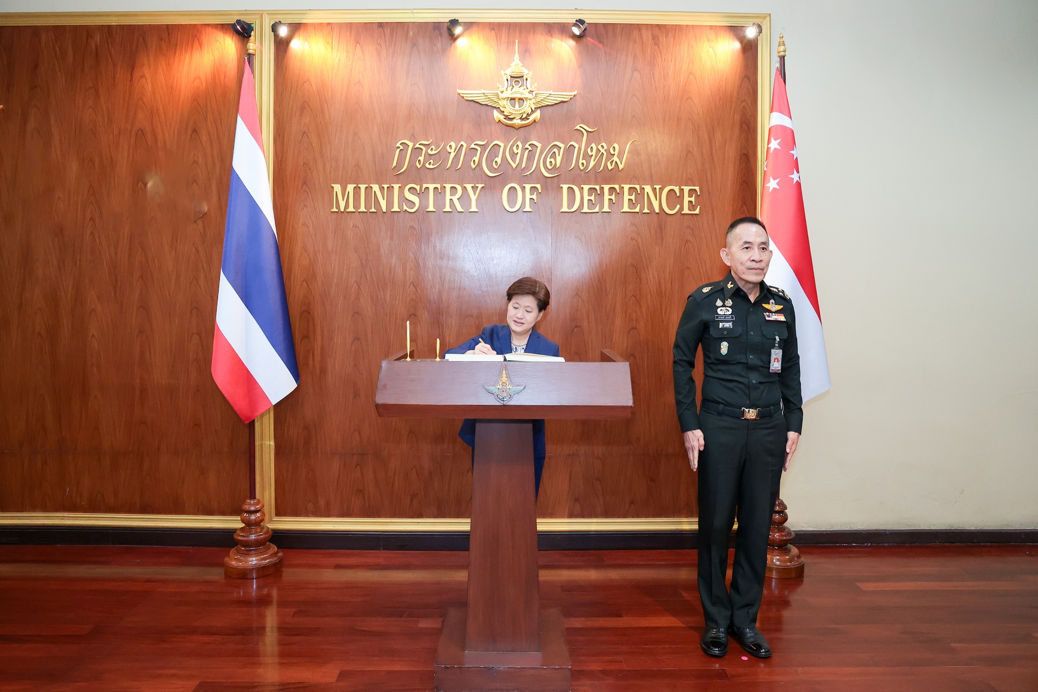 รัฐมนตรีว่าการกระทรวงกลาโหมให้การต้อนรับเอกอัครราชทูตสิงคโปร์ประจำประเทศไทย มุ่งยกระดับความร่วมมือด้านการทหารฯ