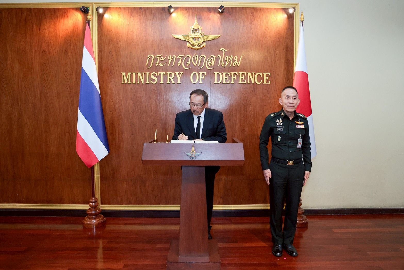 รัฐมนตรีว่าการกระทรวงกลาโหมให้การต้อนรับเอกอัครราชทูตญี่ปุ่นประจำประเทศไทย