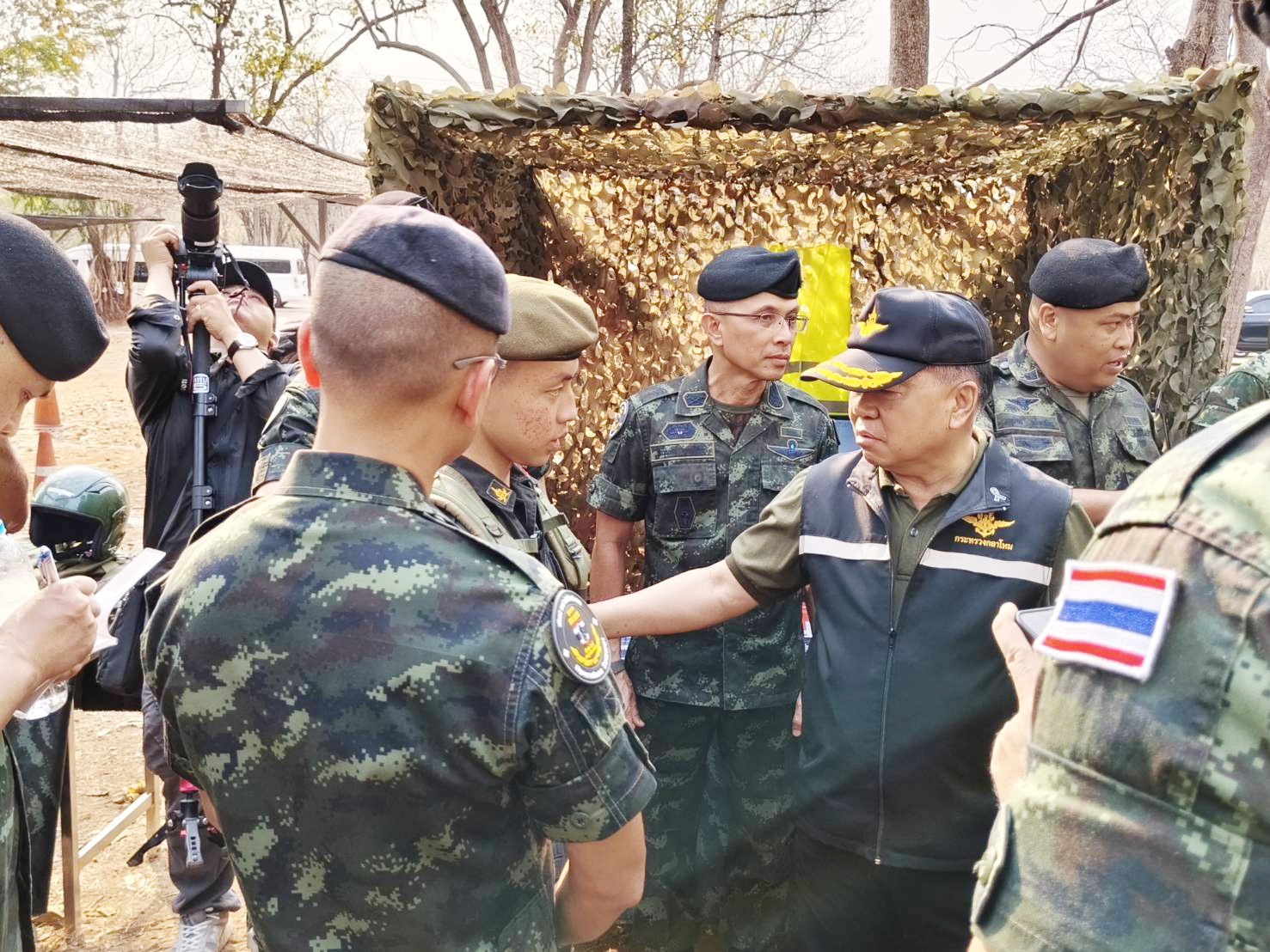 พลเอก ณัฐพล นาคพาณิชย์ รัฐมนตรีว่าการกระทรวงกลาโหม ตรวจเยี่ยมการฝึกภาคสนามนักศึกษาวิชาทหาร ประจำปีการศึกษา 2568