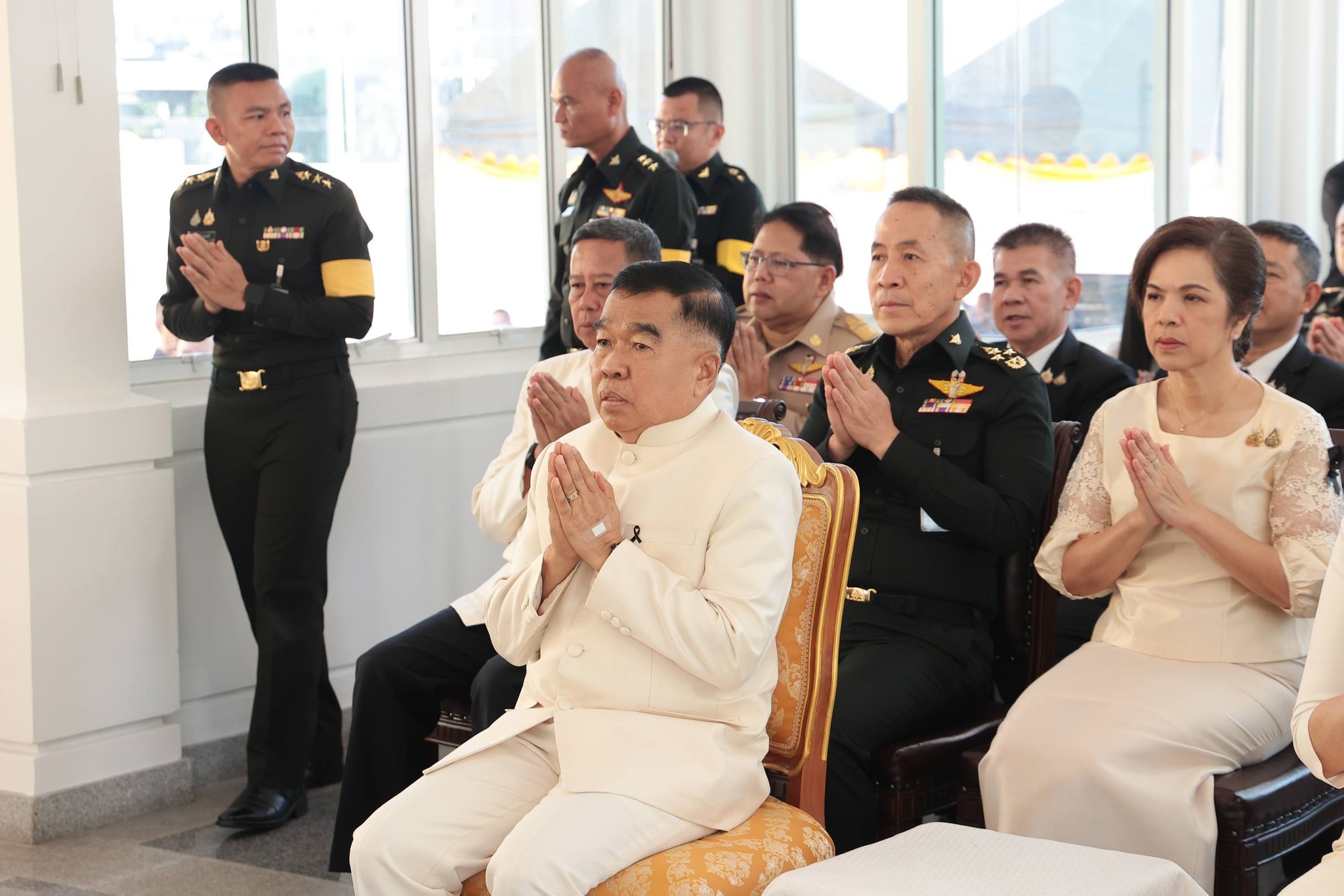 รัฐมนตรีว่าการกระทรวงกลาโหมเป็นประธานในพิธียกฉัตรพระพุทธรูปสำนักงานปลัดกระทรวงกลาโหม