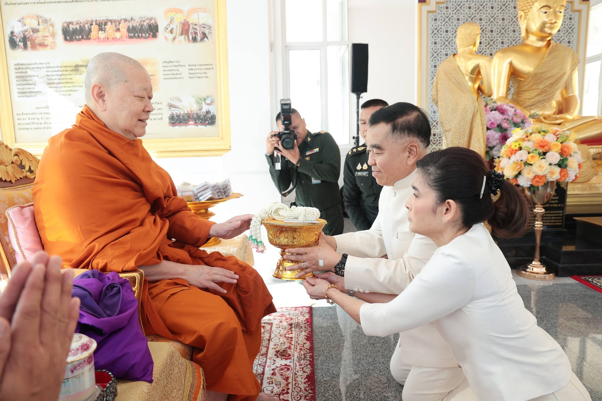 รัฐมนตรีว่าการกระทรวงกลาโหมเป็นประธานในพิธียกฉัตรพระพุทธรูปสำนักงานปลัดกระทรวงกลาโหม