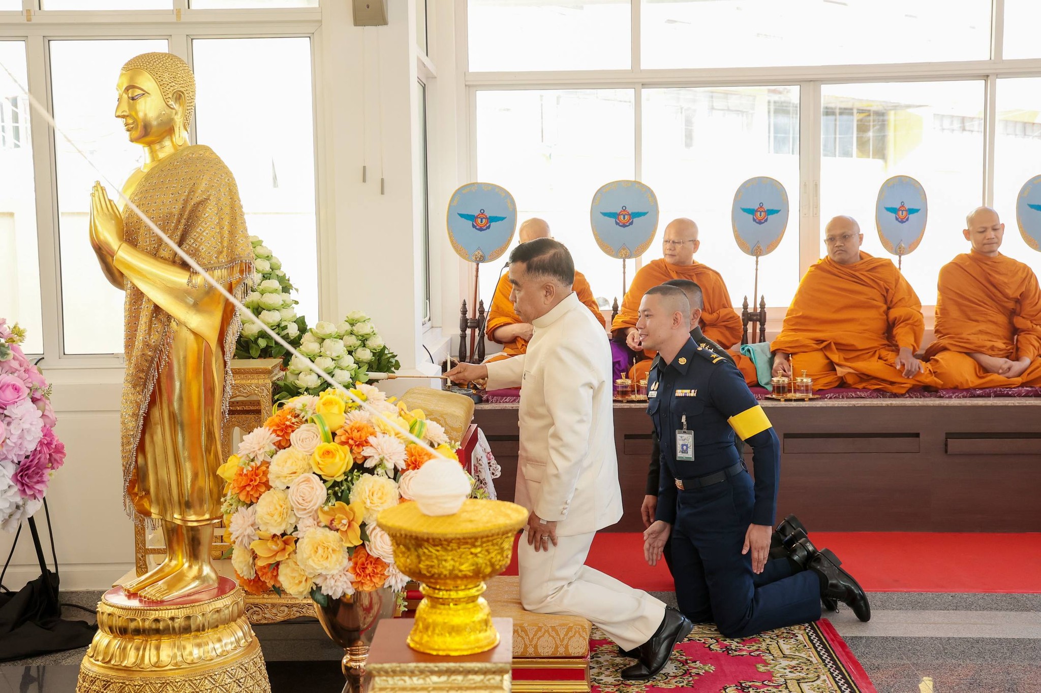 รัฐมนตรีว่าการกระทรวงกลาโหมเป็นประธานในพิธียกฉัตรพระพุทธรูปสำนักงานปลัดกระทรวงกลาโหม