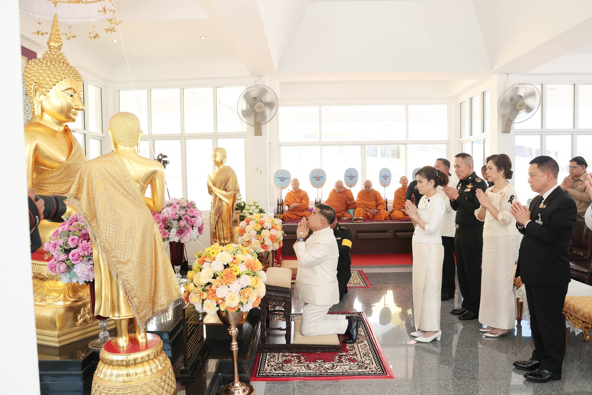 รัฐมนตรีว่าการกระทรวงกลาโหมเป็นประธานในพิธียกฉัตรพระพุทธรูปสำนักงานปลัดกระทรวงกลาโหม