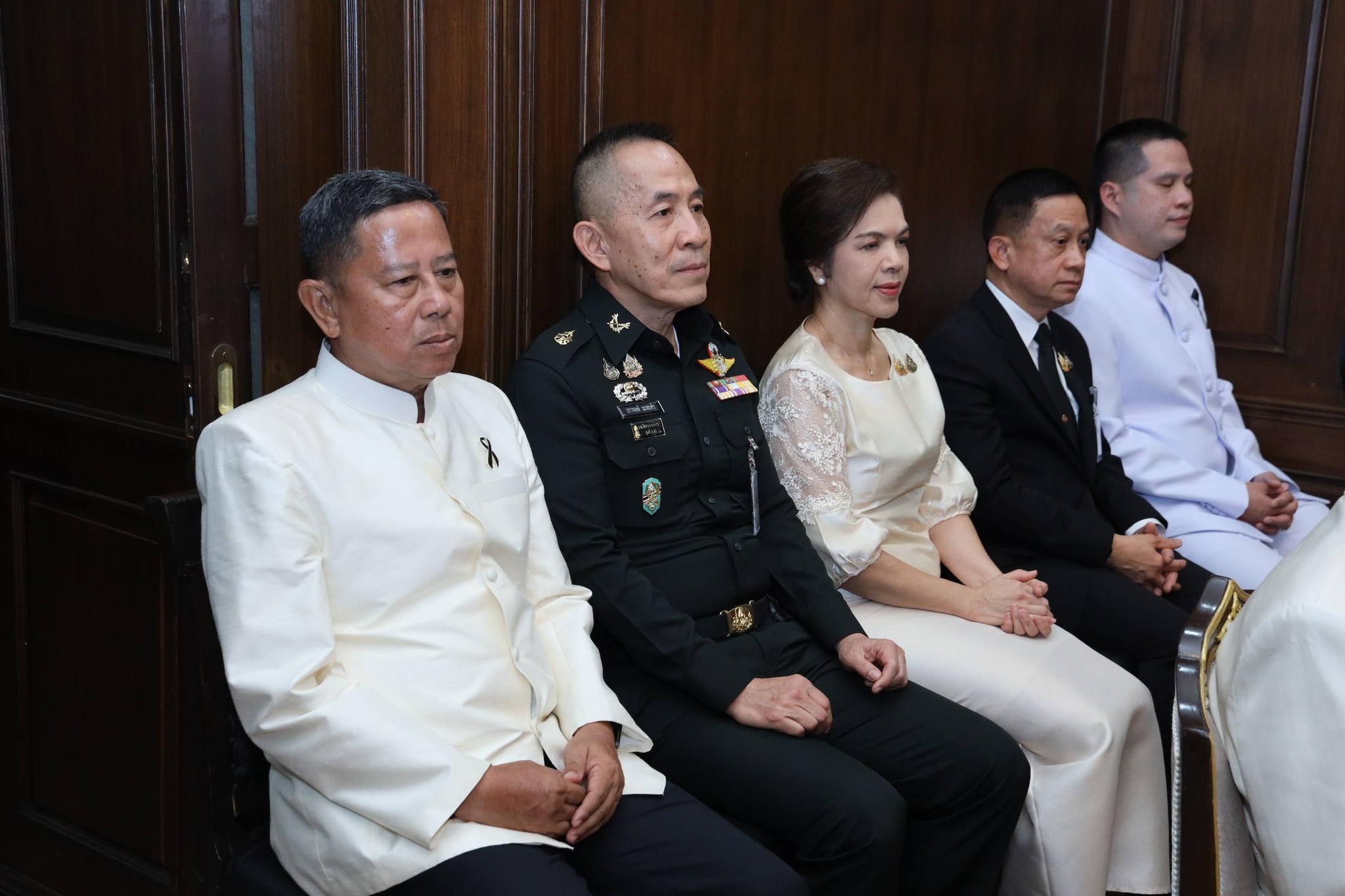 รัฐมนตรีว่าการกระทรวงกลาโหมเป็นประธานในพิธียกฉัตรพระพุทธรูปกระทรวงกลาโหม