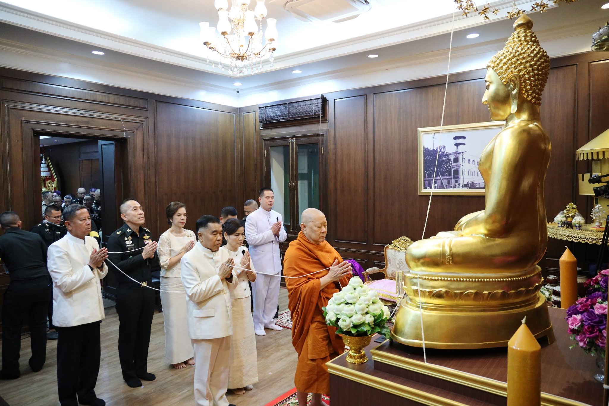 รัฐมนตรีว่าการกระทรวงกลาโหมเป็นประธานในพิธียกฉัตรพระพุทธรูปกระทรวงกลาโหม