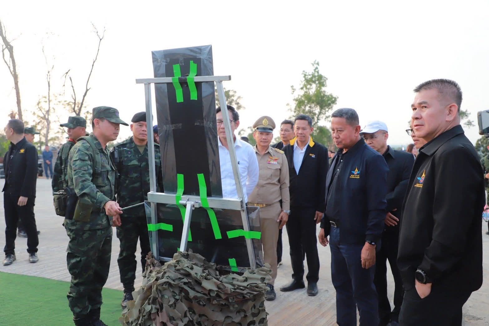 รัฐมนตรีช่วยว่าการกระทรวงกลาโหม ลงพื้นที่ตรวจเยี่ยมและให้กำลังใจกับทางเจ้าหน้าที่ในพื้นที่บริเวณแนวชายแดนจังหวัดสุรินทร์