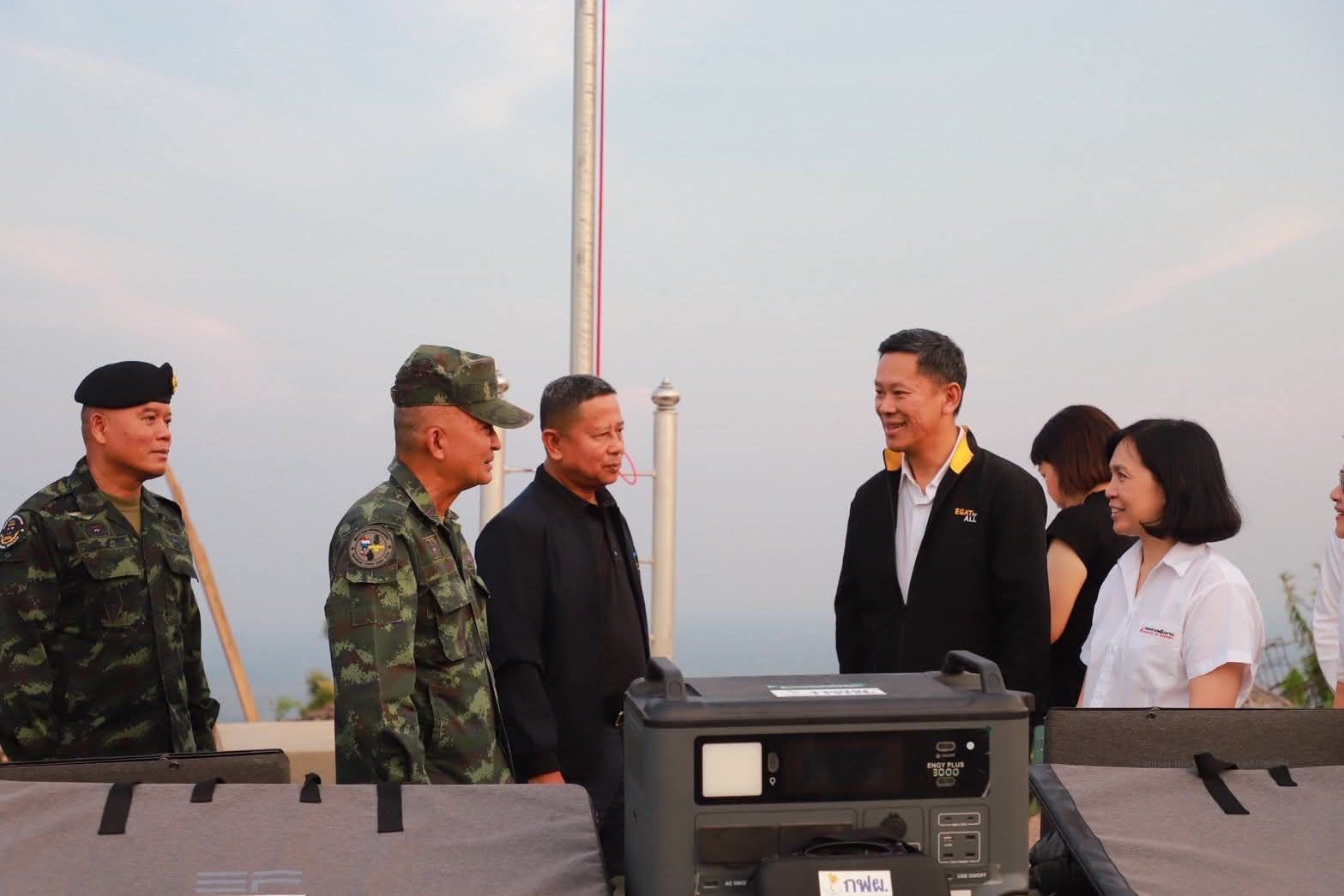 รัฐมนตรีช่วยว่าการกระทรวงกลาโหม ลงพื้นที่ตรวจเยี่ยมและให้กำลังใจกับทางเจ้าหน้าที่ในพื้นที่บริเวณแนวชายแดนจังหวัดสุรินทร์