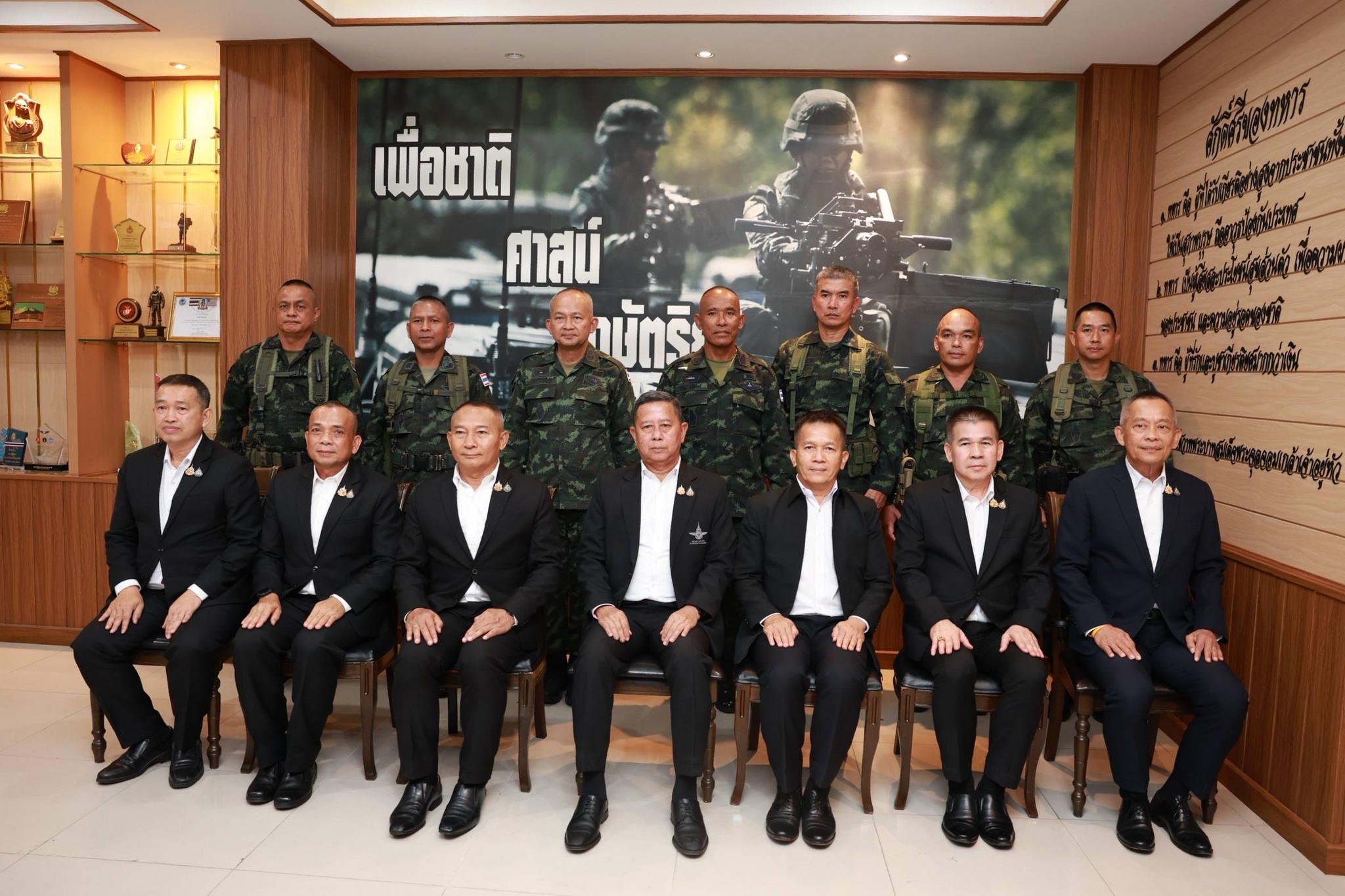 รัฐมนตรีว่าการกระทรวงกลาโหม ตรวจเยี่ยมกองกำลังสุรนารี ติดตามสถานการณ์ชายแดนไทย–กัมพูชา