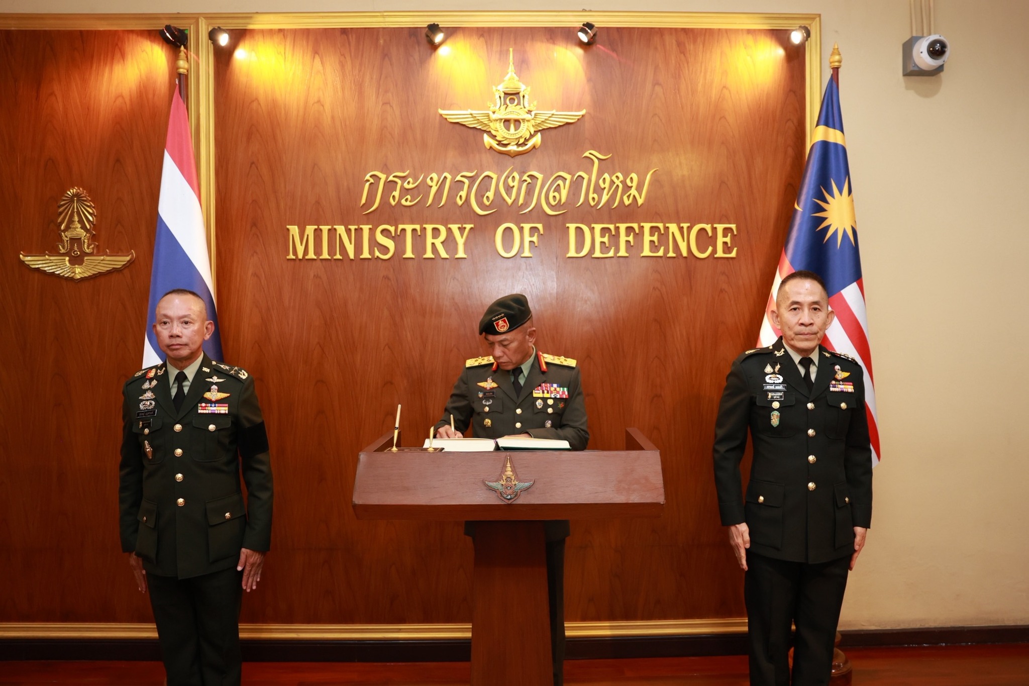 รัฐมนตรีว่าการกระทรวงกลาโหม ให้การต้อนรับผู้บัญชาการทหารสูงสุดมาเลเซีย เดินหน้ากระชับความร่วมมือด้านกลาโหม–อาเซียน