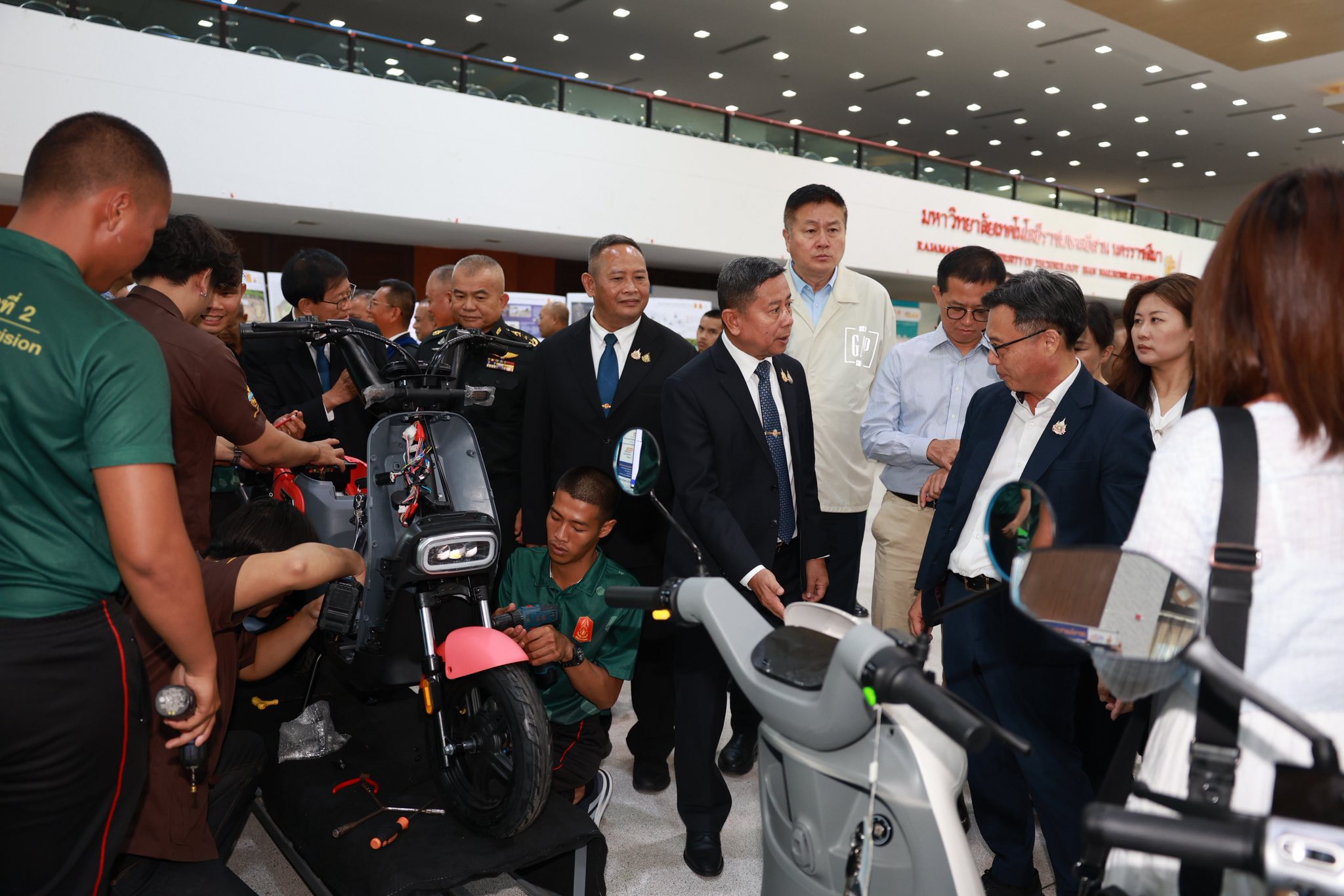 รัฐมนตรีว่าการกระทรวงกลาโหม เป็นประธานมอบประกาศนียบัตรแก่พลทหารต้นแบบ 24 นาย ผู้สำเร็จการศึกษารุ่นแรก ภายใต้โครงการ “๑ กองบัญชาการ ๑ สถานศึกษา”