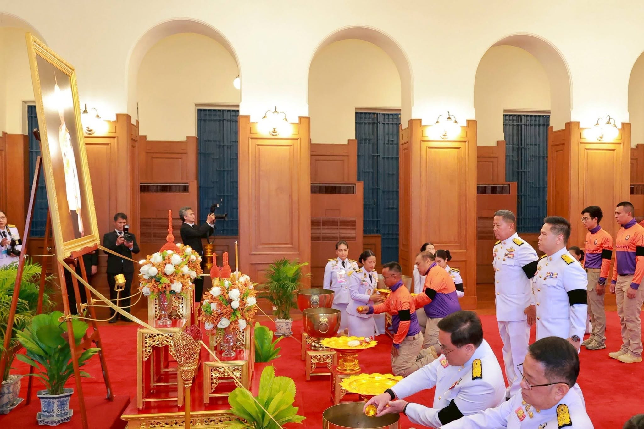รัฐมนตรีว่าการกระทรวงกลาโหม ร่วมคณะรัฐมนตรีสรงน้ำพระศพ สมเด็จพระเจ้าลูกเธอ เจ้าฟ้าพัชรกิติยาภา นเรนทิราเทพยวดี กรมหลวงราชสาริณีสิริพัชร มหาวัชรราชธิดา