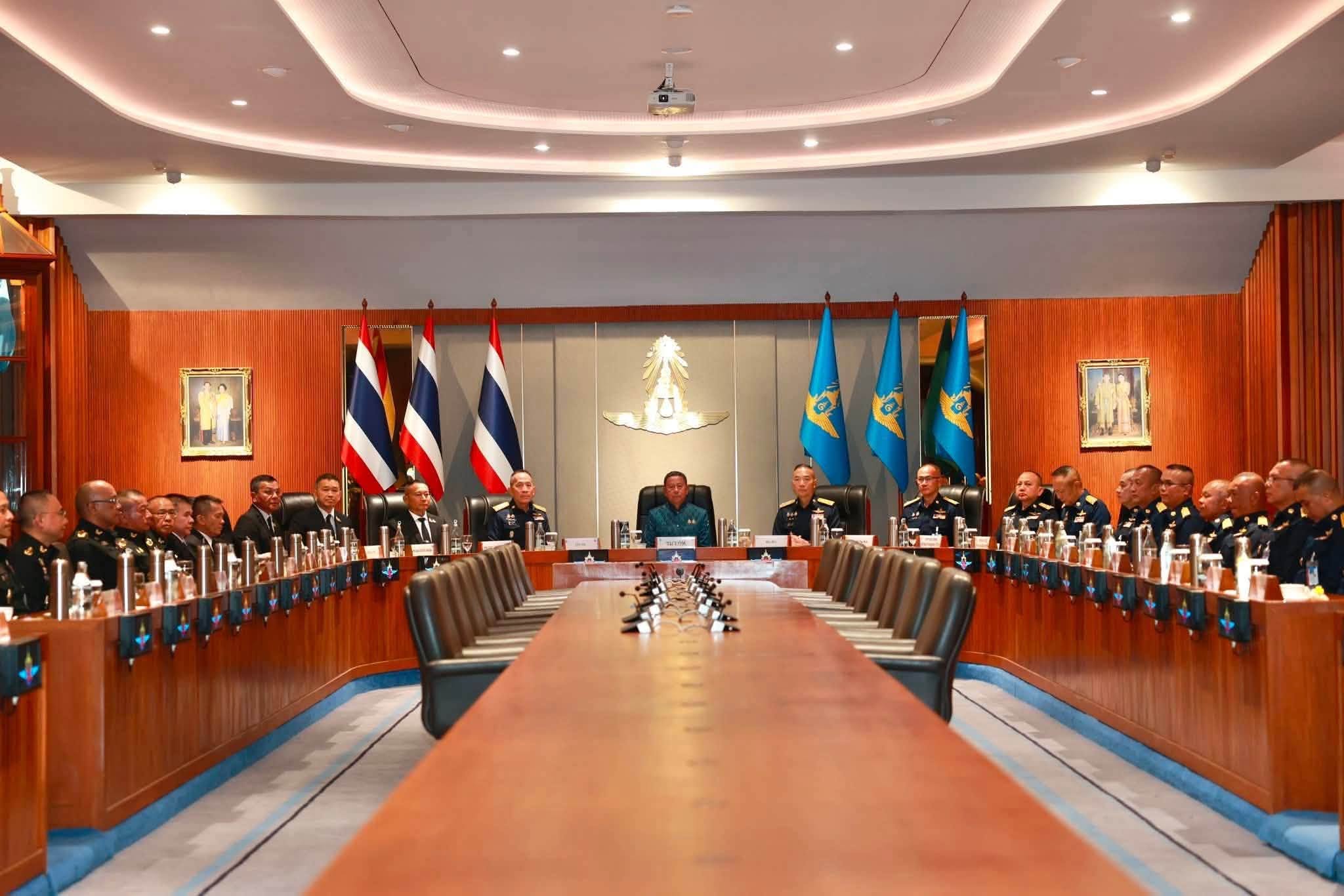 รัฐมนตรีว่าการกระทรวงกลาโหม ตรวจเยี่ยมกองทัพอากาศ ชื่นชมศักยภาพทหารอากาศ ย้ำเอกภาพทุกเหล่าทัพ