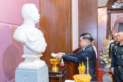 รัฐมนตรีว่าการกระทรวงกลาโหม เป็นประธานในพิธีสักการะสิ่งศักดิ์สิทธิ์ภายในศาลาว่าการกลาโหม
